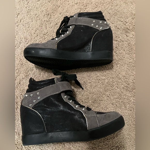 Boots - Picture 3 of 5